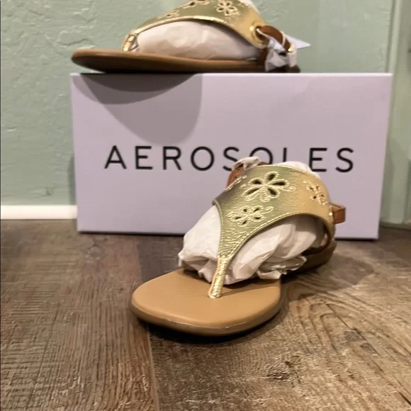 Aerosoles Gold Sandals SZ. 8.5 - Picture 2 of 6